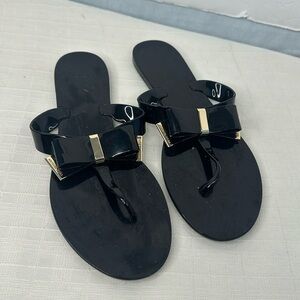 Michael Kors Kayden Jelly Bow Tie Thong Sandals in Black. Size 10.